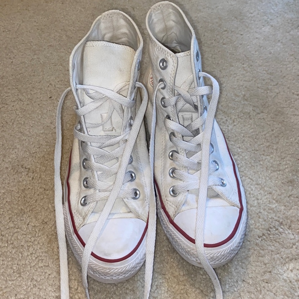 White Converse, hardly worn! Great condition